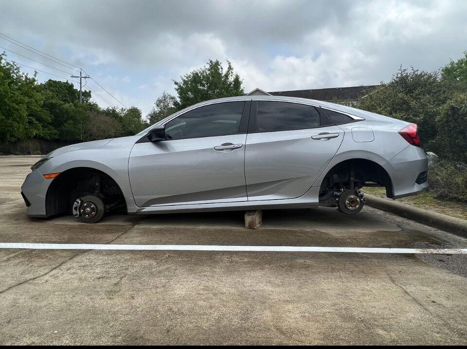 Students and community members have reported 18 cases of stolen wheels and rims across College Station.