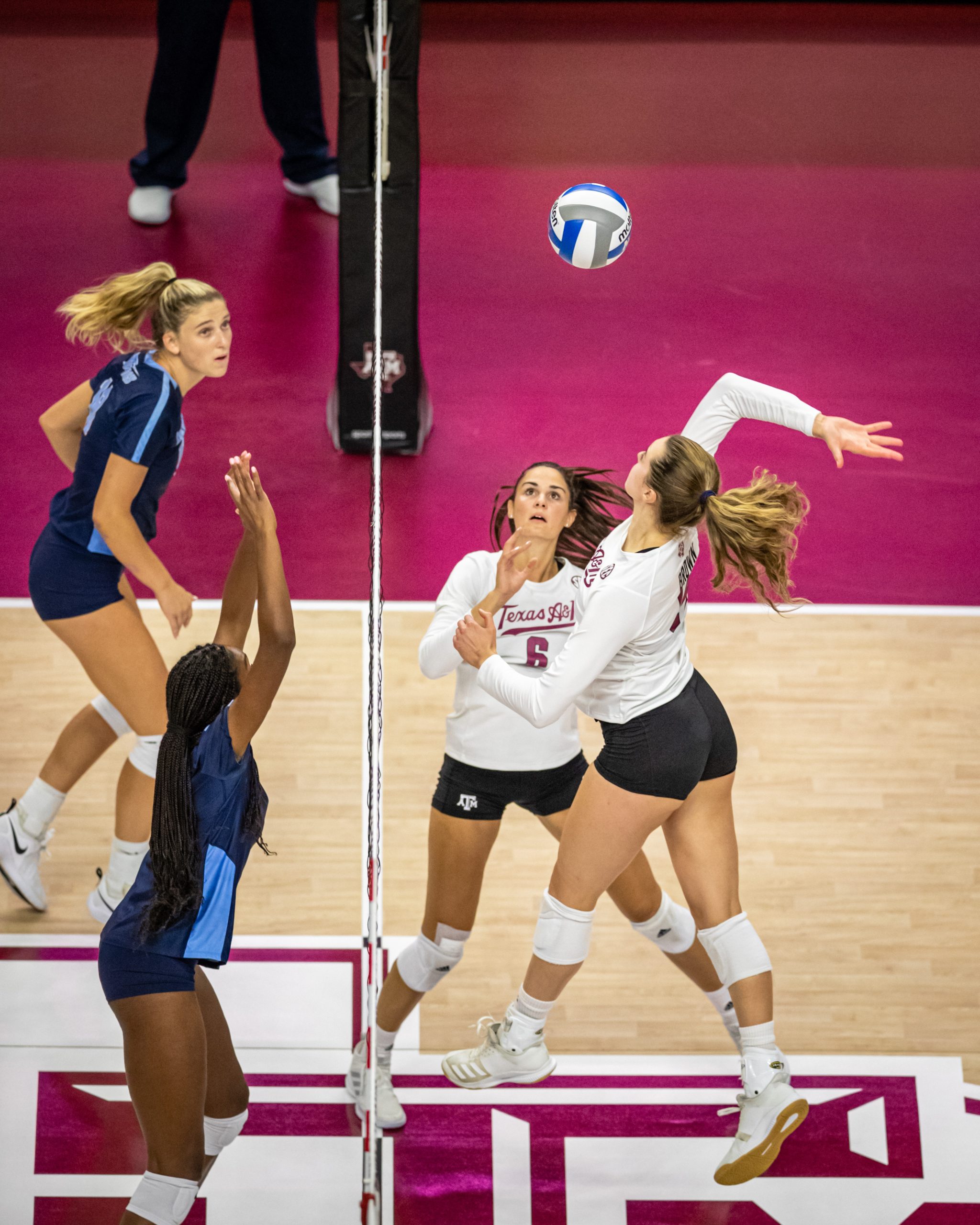 GALLERY: Volleyball vs. San Diego