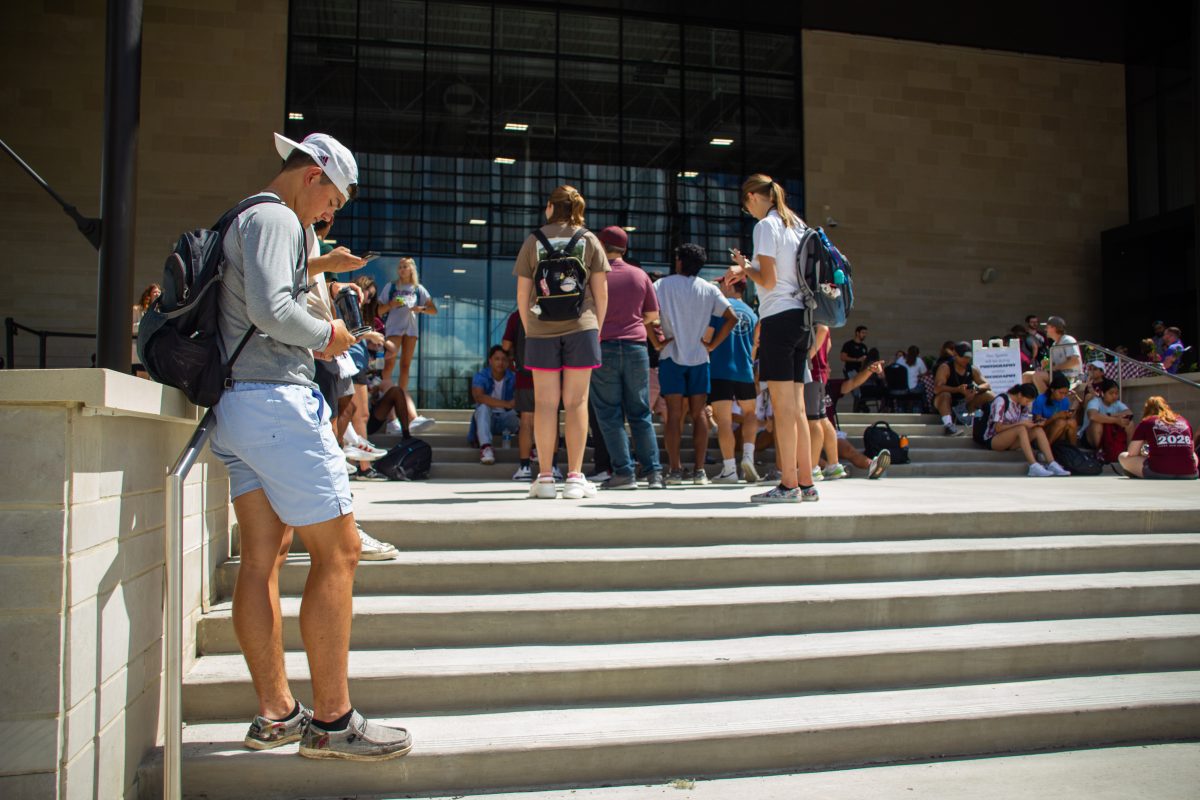 Students wait outside for the Southside Rec Center Opening on Friday, Aug. 26, 2022.