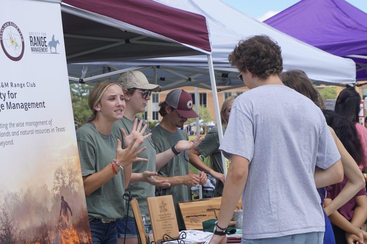 Members of the Society of Range Management speak to students on the Simpson Drill Field at MSC Open House on Sunday, Aug. 28, 2022.