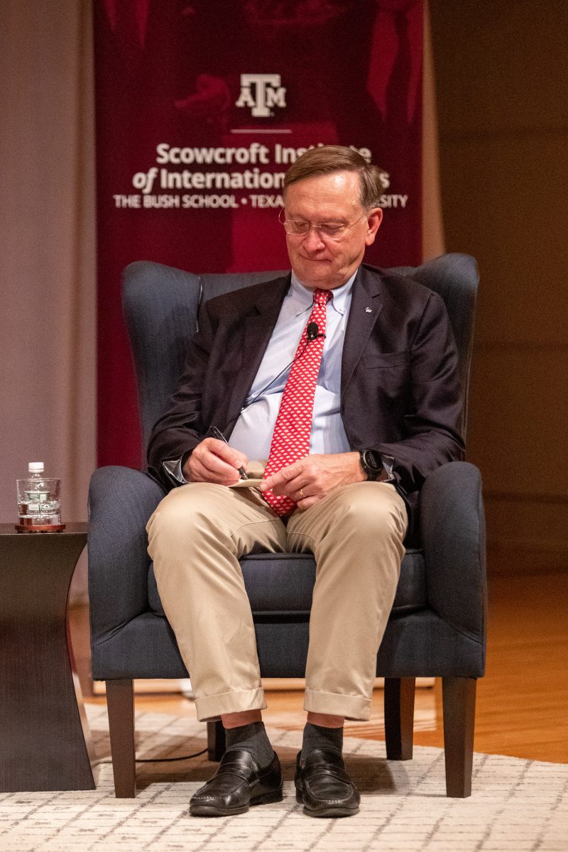 <p>Dr. Bob Kadlec takes notes at the Hagler Auditorium in the Annenburg Presidential Conference Center on Monday, Sept. 19, 2022.</p>