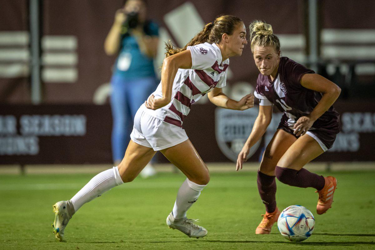 Sophomore+D+Mia+Pante+%2813%29+moves+downfield+during+the+Aggies+match+against+Mississippi+State+at+Ellis+Field+on+Thursday%2C+Sept.+22%2C+2022.