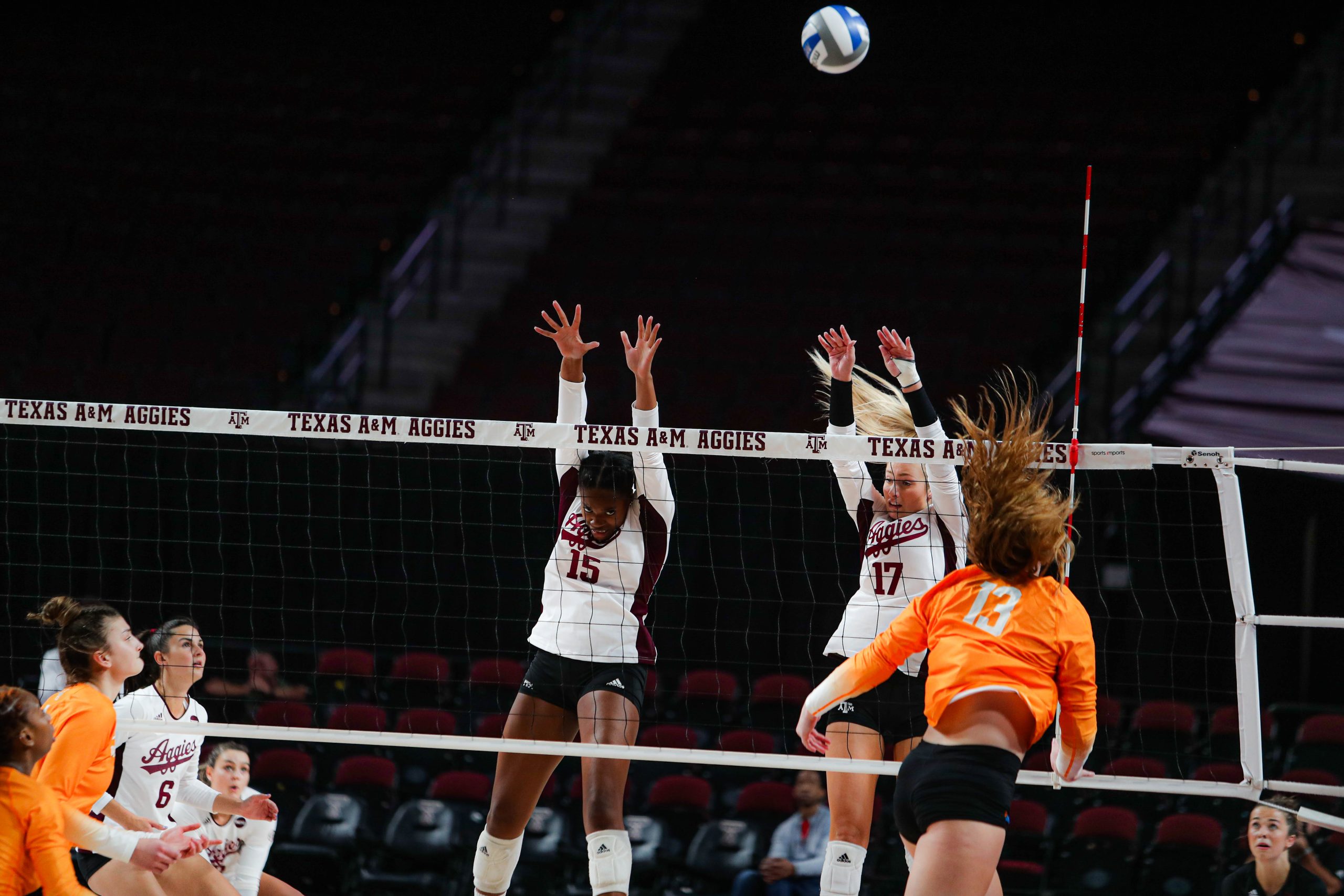 GALLERY: Volleyball vs. Tennessee