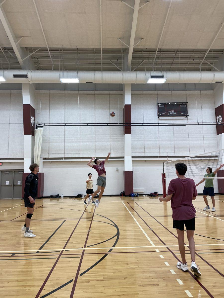 The Texas A&amp;M Men&#8217;s Club Volleyball team plays a game at the&#160;Physical Education Activity Program Building on Wednesday, Oct. 12, 2022.