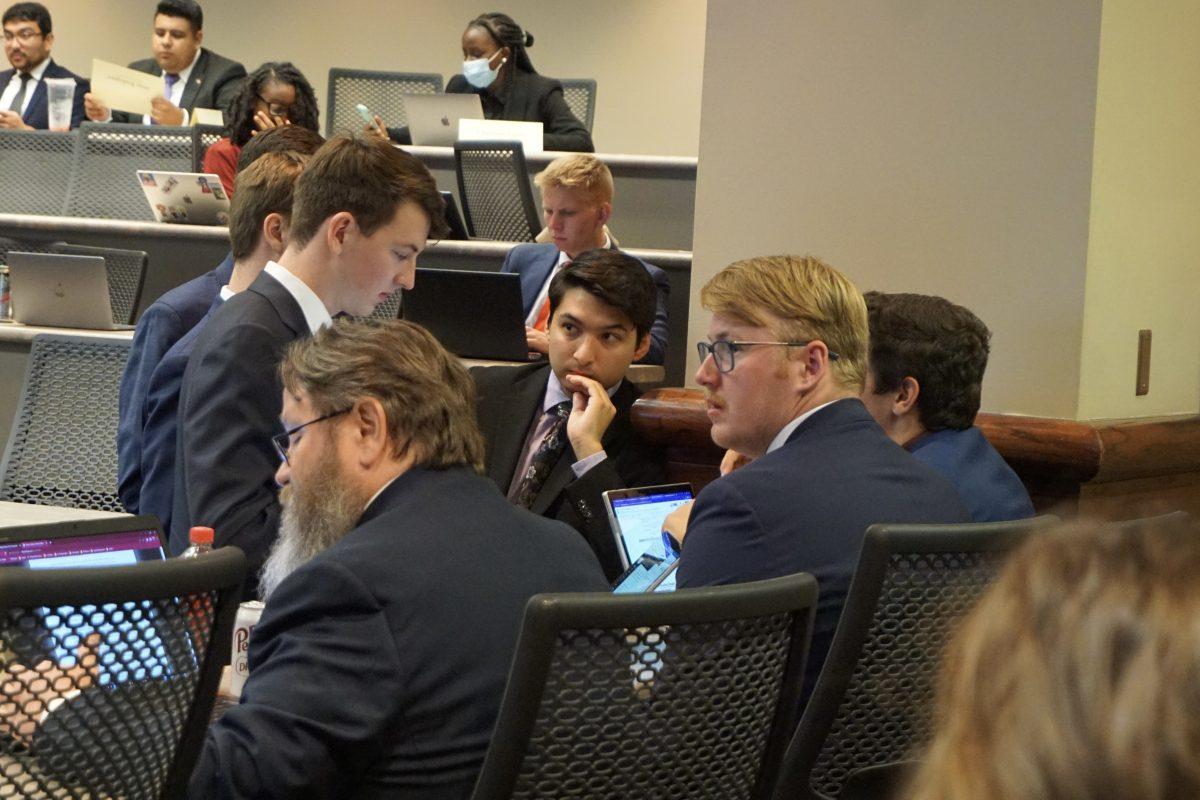 Members meeting during the 75th session of the student senate on Wednesday, Sept. 21, 2022. 