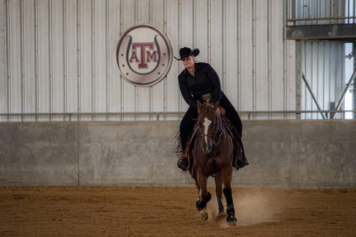 Senior+reiner+Emmy-Lu+Marsh+rides+Boss+in+a+competition+against+TCU+at+Hilderbrand+Equestrian+Complex+on+Friday%2C+Sept.+24%2C+2022.
