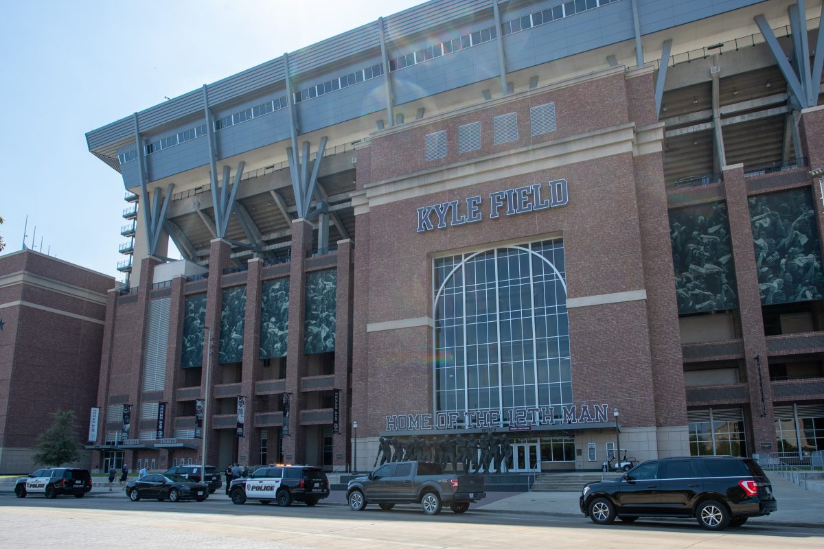 Texas A&amp;M University Police Department officers respond to a bomb threat at Kyle Field on Thursday, Oct. 13, 2022.