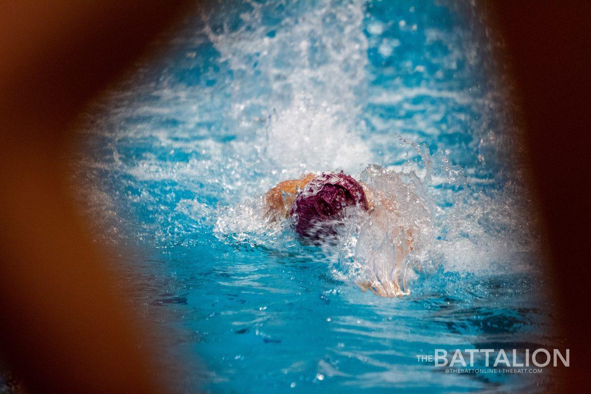 <p>Junior <strong>Jace Brown</strong> approaching the wall on the last lap of the Men's 400 Yard Freestyle Relay.</p>