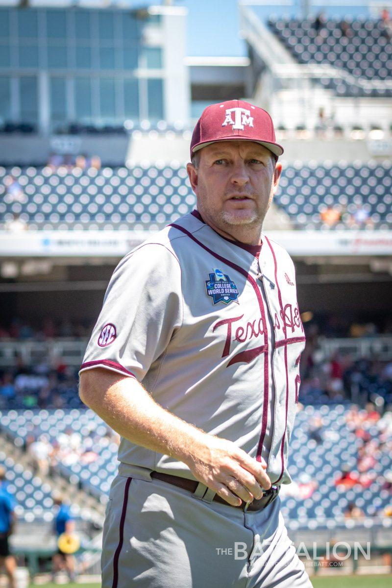A&M coach Jim Schlossnagle takes the field before the start of the Aggies game against the Sooners at Charles Schwab Field in Omaha, Neb., on Wednesday, June 22, 2022.