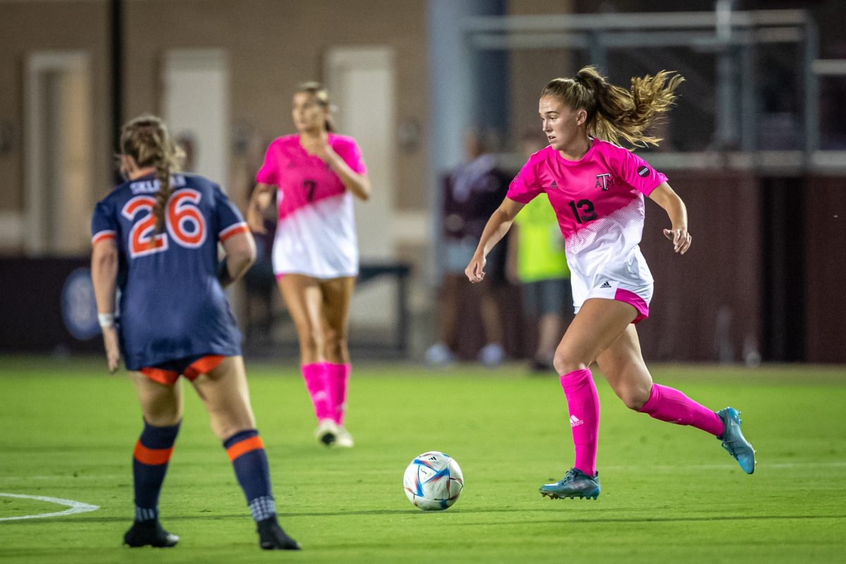 Sophomore D Mia Pante (13) runs with the ball during Texas A&amp;M's match against Auburn at Ellis Field on Friday, Oct. 14, 2022.