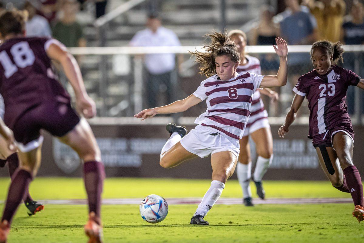 Sophomore F Maile Hayes (8) kicks the ball during the Aggies match against Mississippi State at Ellis Field on Thursday, Sept. 22, 2022.
