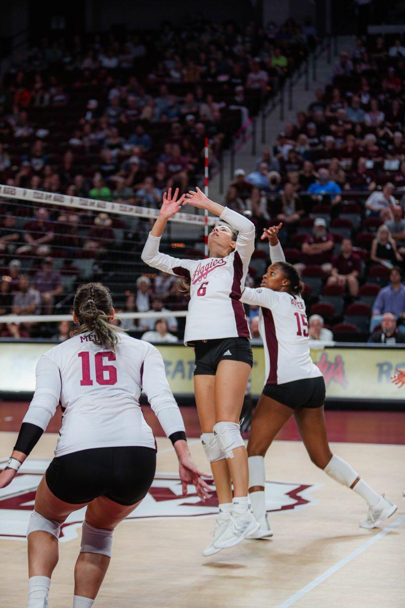 Graduate S Elena Karasaki (6) prepares to set the ball while Redshirt Junior MB Madison Bowser (15) and Gradute OH Caroline Meuth (16) get in position to spike it at Reed Arena on Sept. 25, 2022