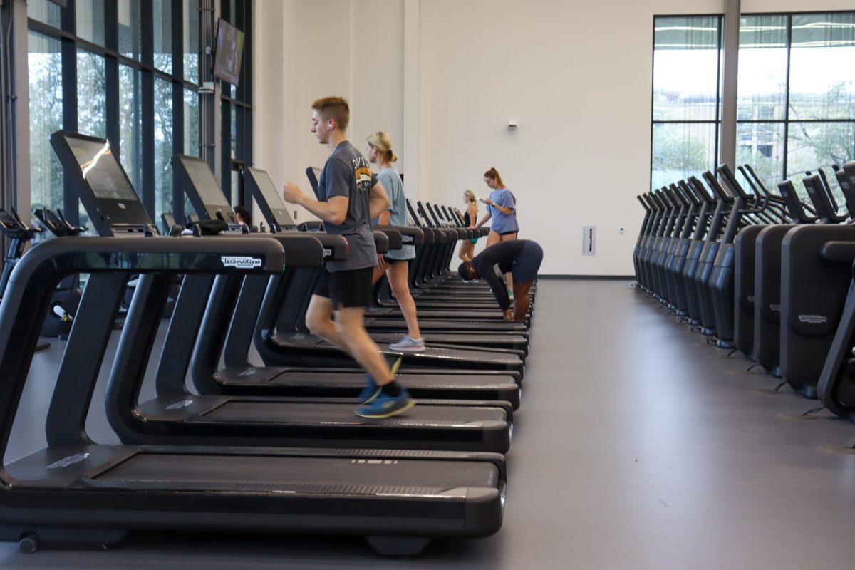 Students work out at the Southside Student Recreation Center on Tuesday, Nov. 15, 2022.&#160;