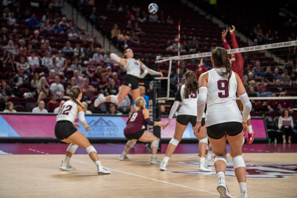 Freshman OPP Logan Lednicky (9) watches Graduate OH Caroline Meuth (16) spike the ball during A&amp;M's match against Alabama at Reed Arena on Wednesday, Nov. 2, 2022.