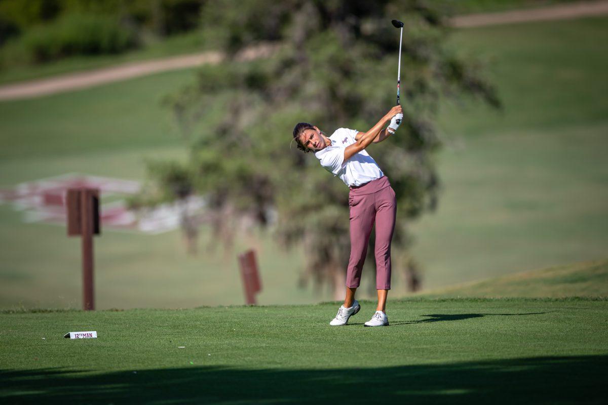 <p>Senior Blanca Fernández García-Poggio plays her tee shot on the 10th hole of the Traditions Club on the second day of the 