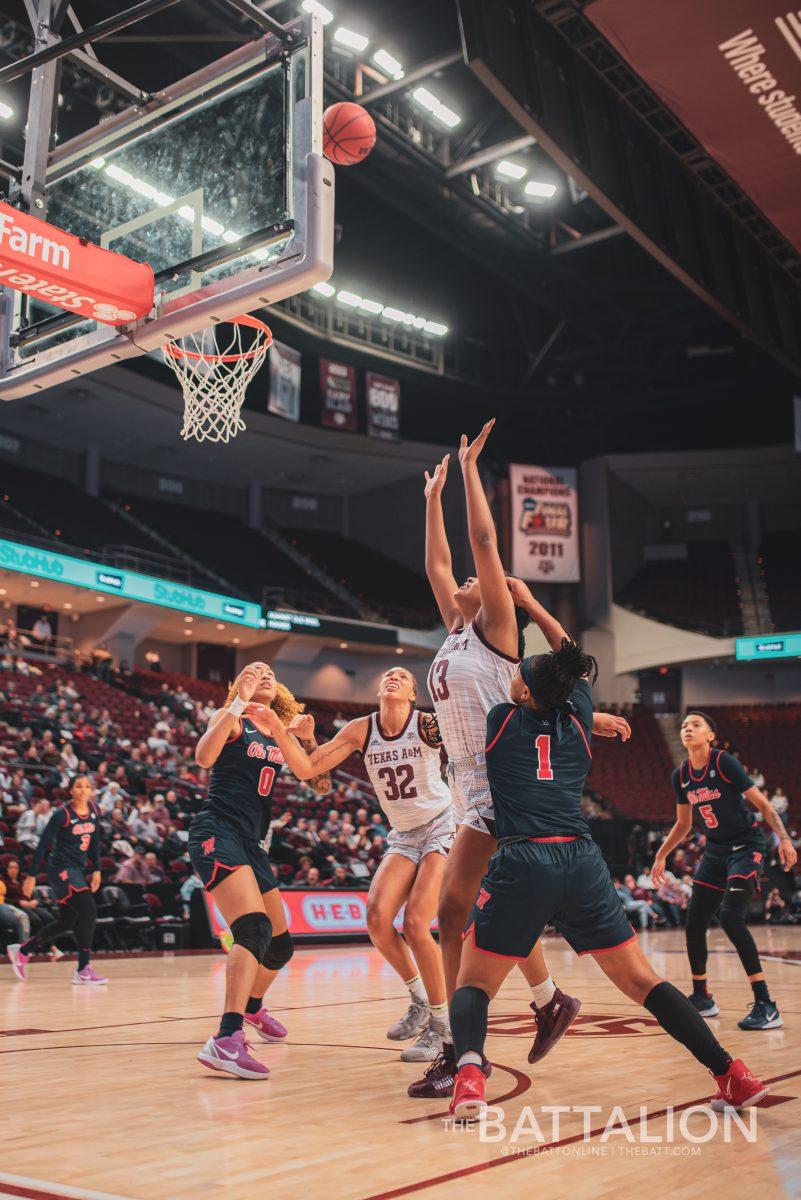 Freshman&#160;Jada Malone&#160;shoots a basket.&#160;