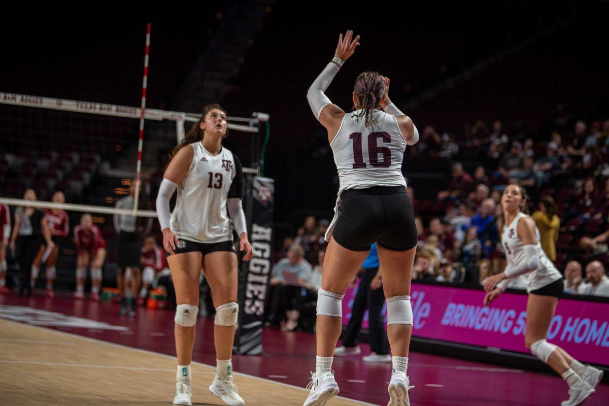 Graduate+OH+Caroline+Meuth+%2816%29+sets+the+ball+during+A%26amp%3BMs+match+against+Alabama+at+Reed+Arena+on+Wednesday%2C+Nov.+2%2C+2022.