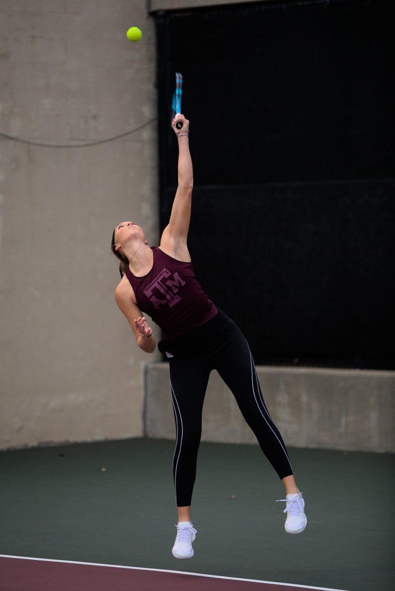 Graduate Jayci Goldsmith serving the ball&#160;at Mitchell Outdoor Tennis Center on Friday, Jan. 20, 2023.