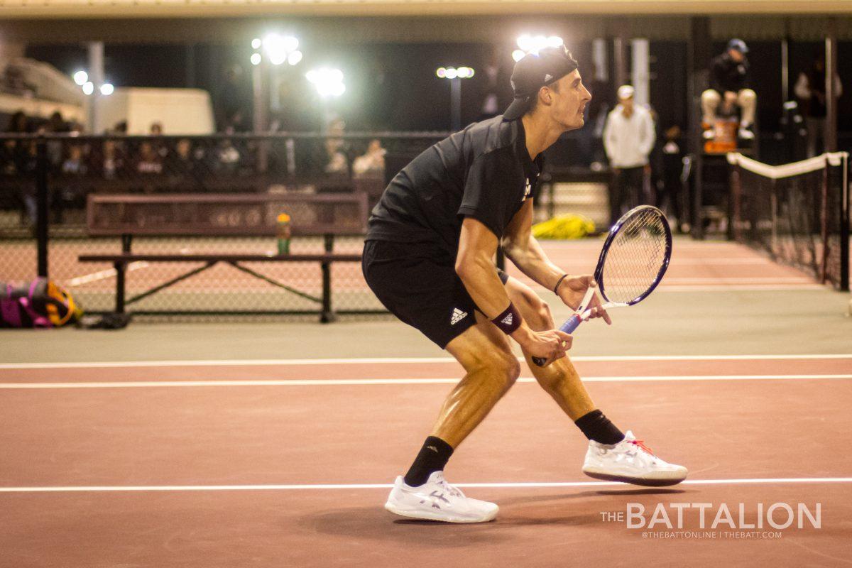 Texas A&M mens tennis split its doubleheader with a win over UT Arlington and a loss to UT Austin