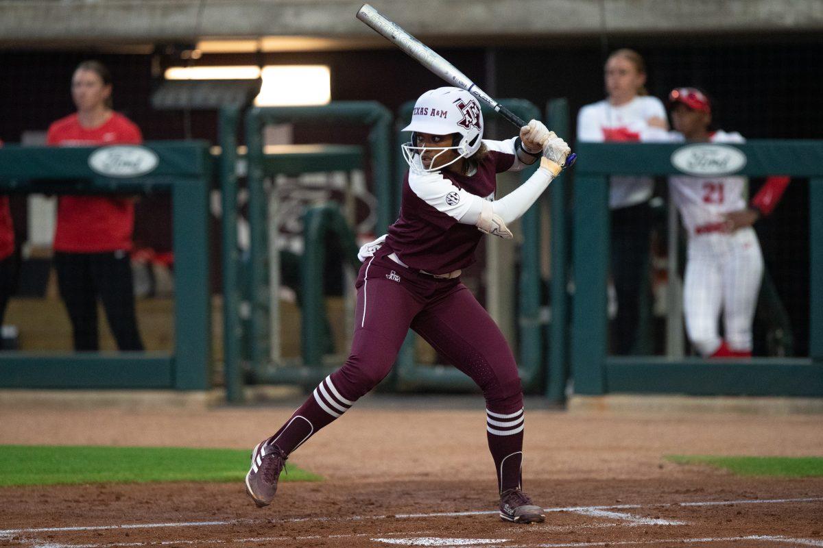 Sophomore+Koko+Wooley+%283%29+gets+ready+to+swing+her+bat+at+Davis+Diamond+on+Wednesday%2C+March.+1%2C+2023