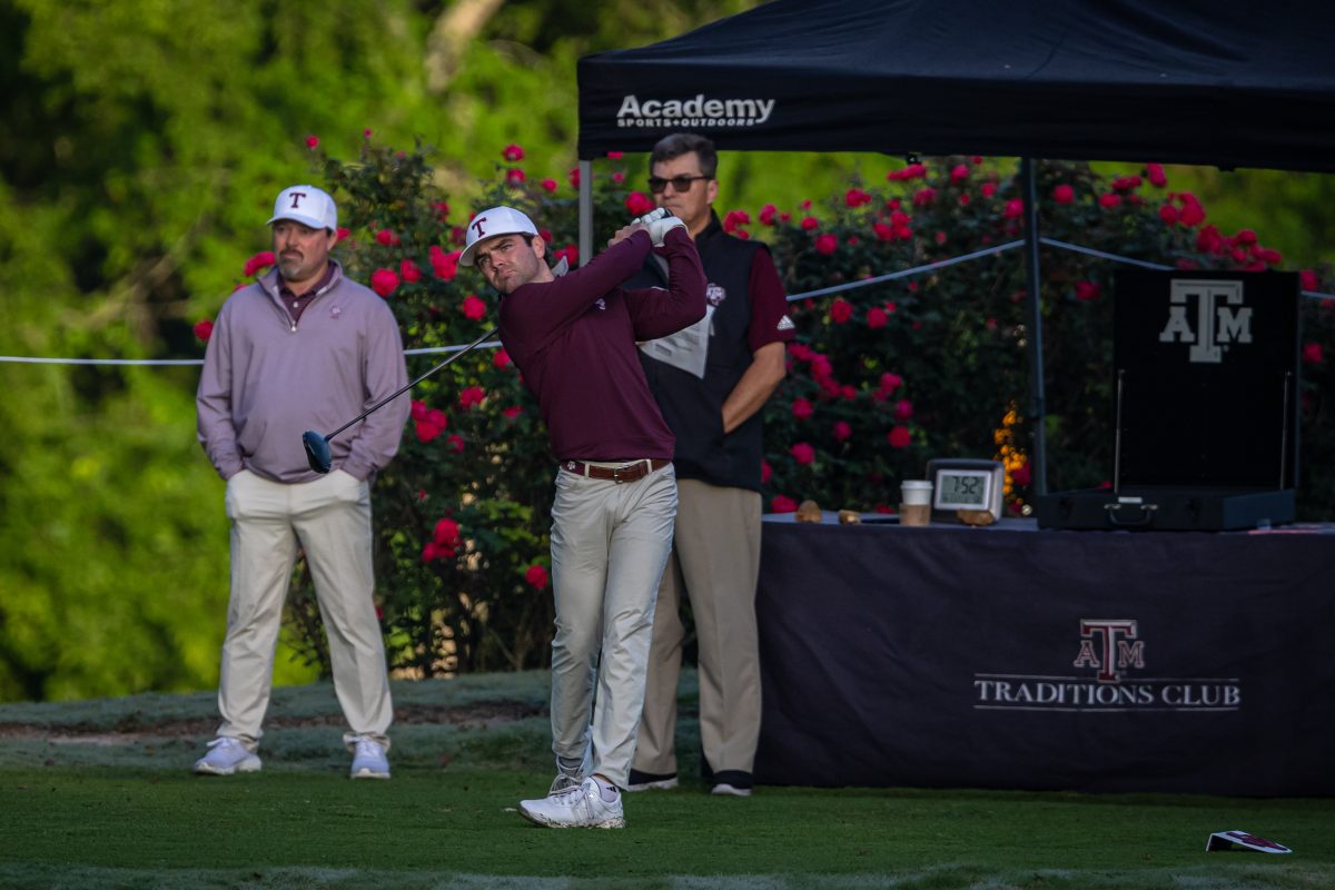 Sophomore+Michael+Heidelbaugh+plays+his+tee+shot+on+the+first+hole+of+the+Traditions+Club+on+the+second+day+of+the+Aggie+Invitational+on+Tuesday%2C+April+11%2C+2023.