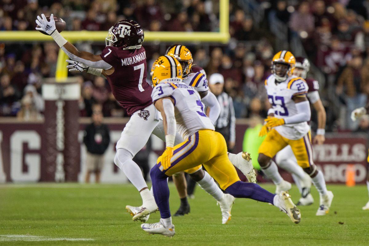 Sophomore WR Moose Muhammad III (7) catches the ball with one hand during A&Ms game against LSU at Kyle Field. on Saturday, Nov. 26, 2022. (Cameron Johnson/The Battalion)