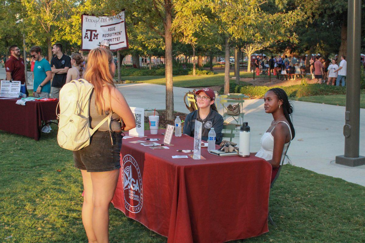 <p>Diversity Commissioner senior Sarai Robinson (Left) and Vice President of Advocacy sophomore Chloe Ramirez (Right) talk to students at the SGA Field day on September 6th, 2023.</p>