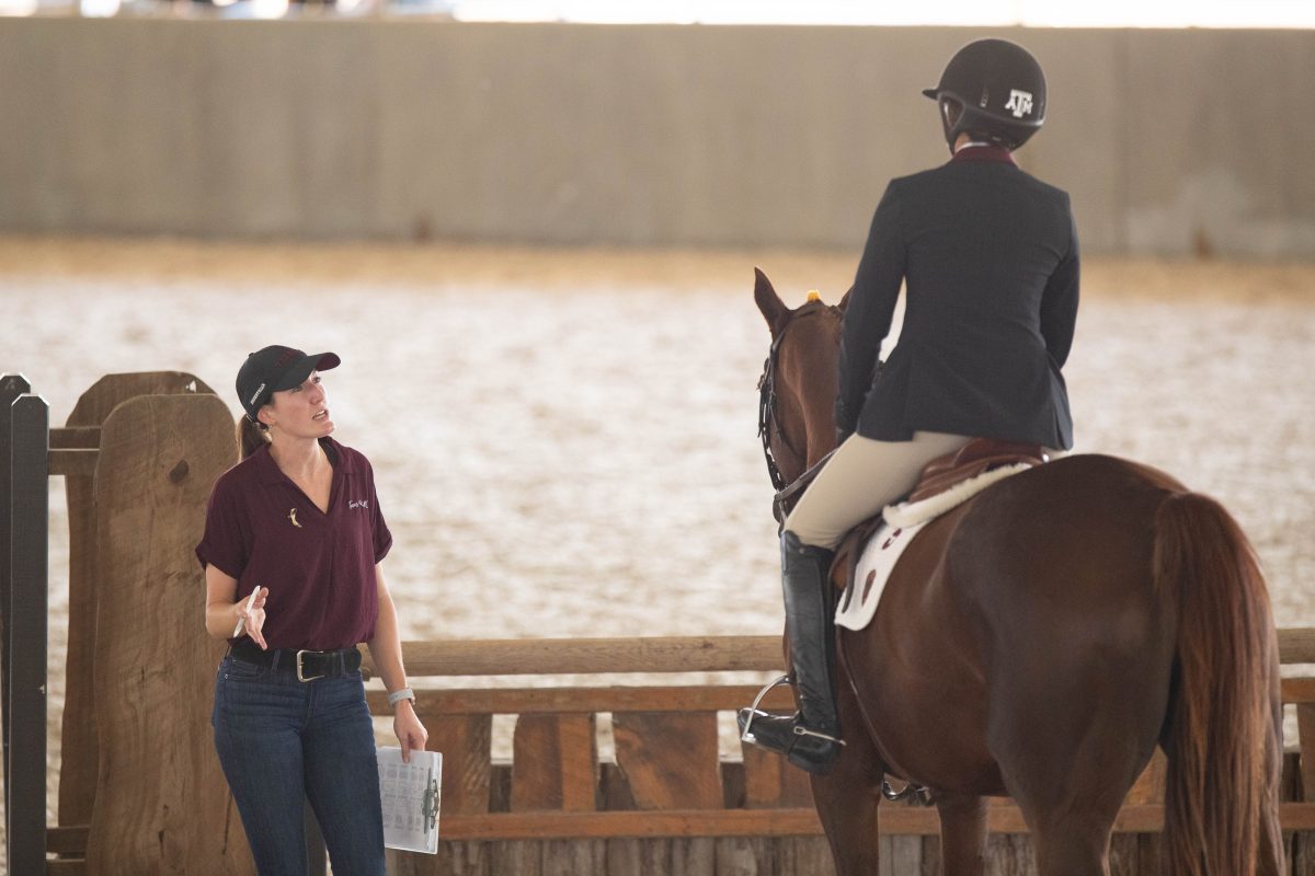 Associate+Head+Coach+Abby+OMara+gives+advice+to+a+jumping+seat+rider+during+warmups+at+the+Texas+A%26amp%3BM+vs+Baylor+Equestiran+Meet+on+Sept.+29%2C+2023+at+Hildbrand+Equine+Complex.+%28Julianne+Shivers%2F+The+Battalion%29