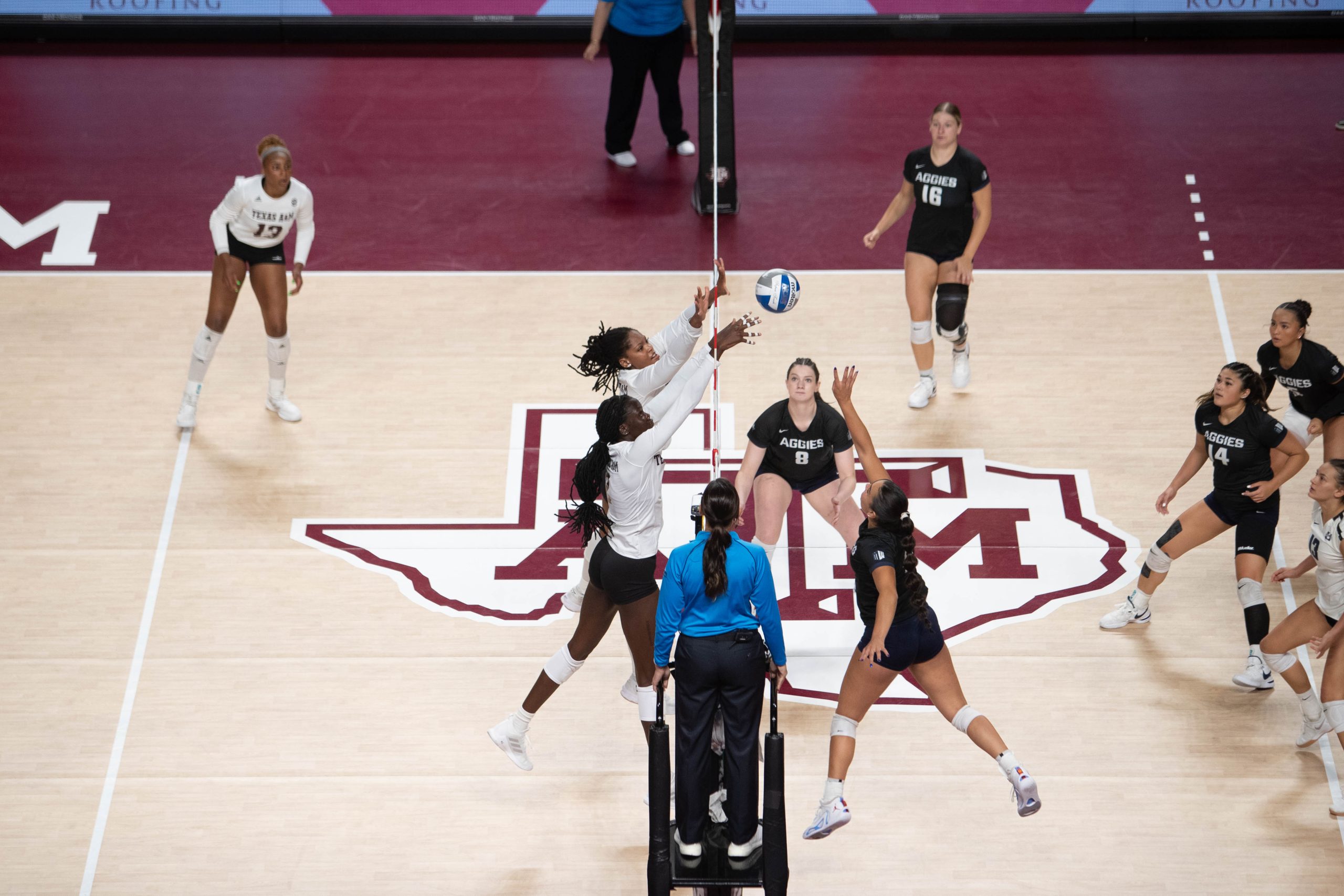 GALLERY:Volleyball vs. Utah State