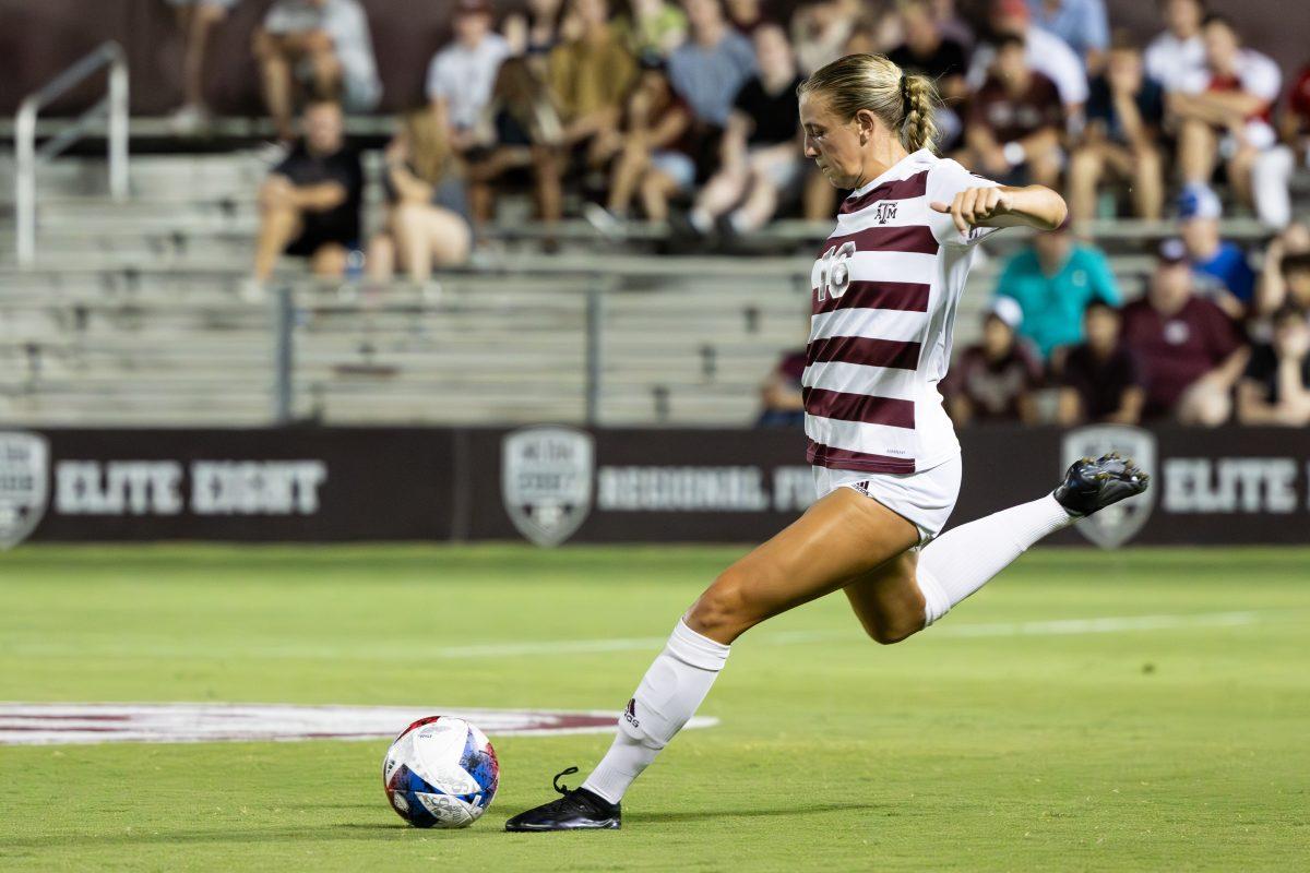 Sophomore D Carolyn Calzada (16) strikes during a match against Florida State at Ellis Field on Thursday, Aug. 17, 2023. 