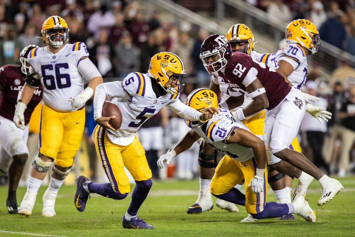 LSU+QB+Jayden+Daniels+%281%29+runs+with+the+ball+during+A%26amp%3BMs+game+against+LSU+at+Kyle+Field+on+Saturday%2C+Nov.+26%2C+2022.+%28Cameron+Johnson%2FThe+Battalion%29