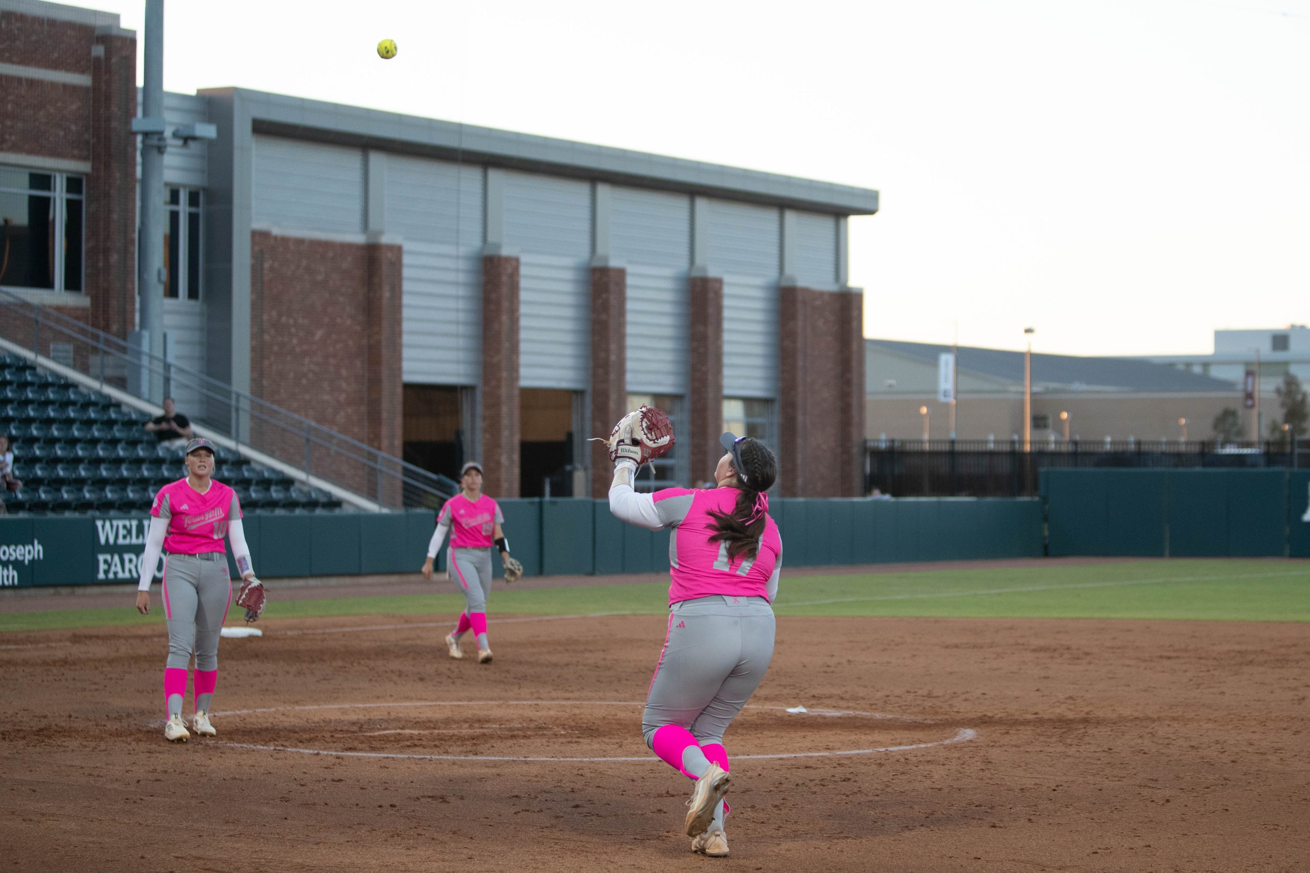 GALLERY%3A+Softball+Scrimmage+vs.+Blinn+College