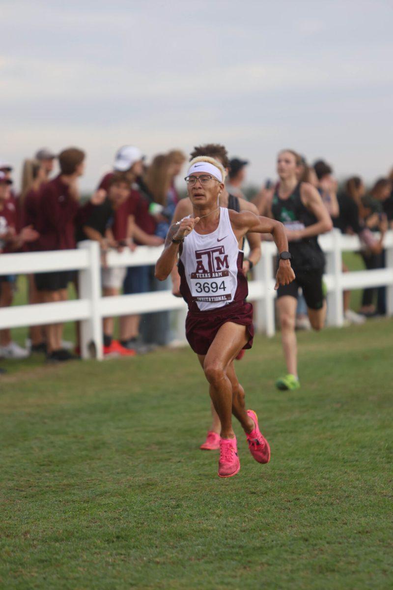 Junior Jonathon Chung pushes on towards the finish line on Friday, Oct. 13, 2023 at the Arturo Barrios Invitational. on Friday, Oct. 13, 2023 at the Arturo Barrios Invitational.