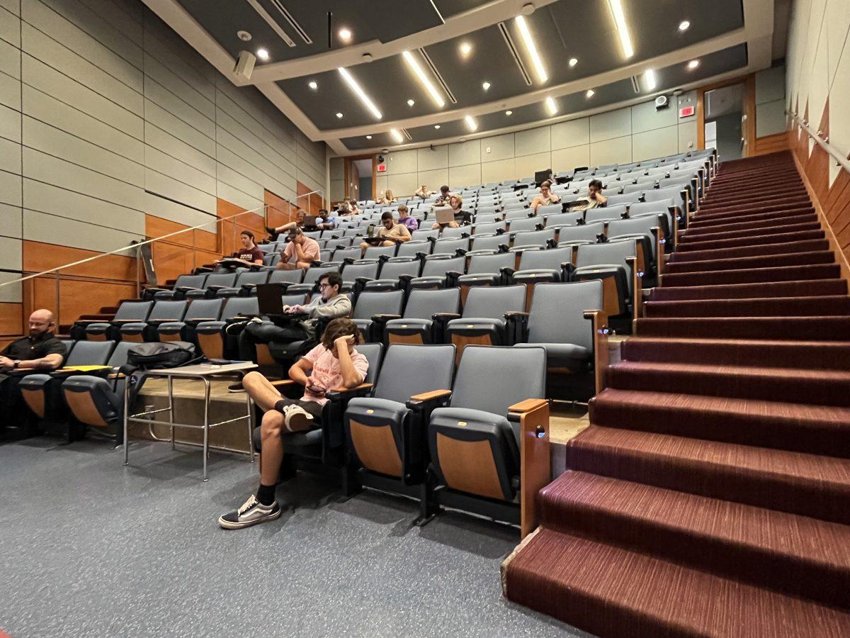 <p>Physics students in the MPHY 205 class room congregate for their 10:00 am physics class.</p>