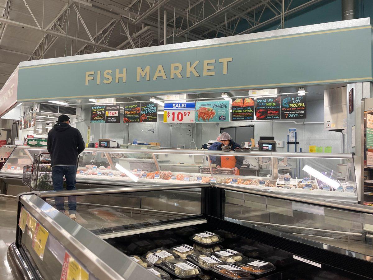 Shoppers+browse+the+seafood+section+at+HEB+on+November+12%2C+2023.
