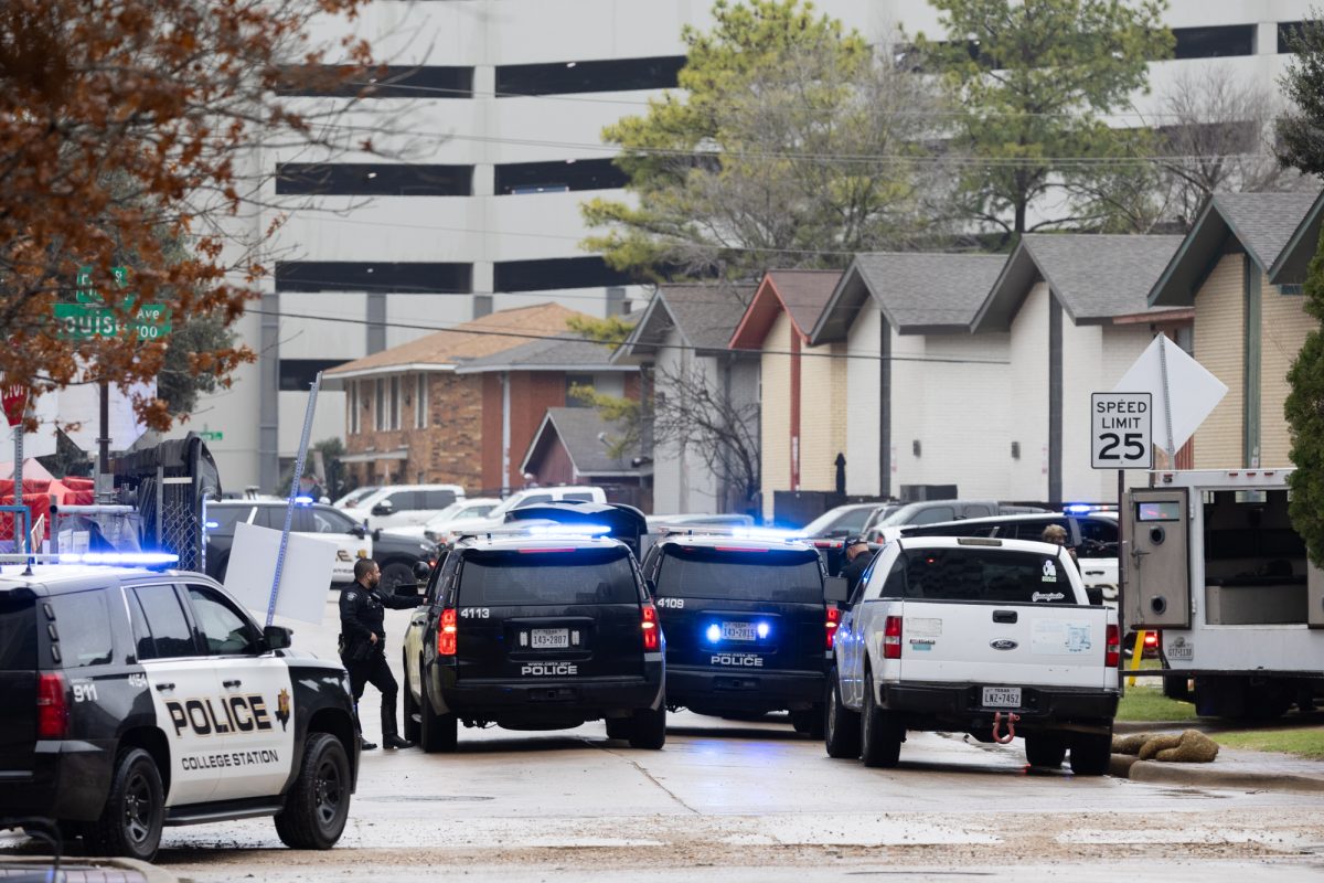 SWAT and Police wait outside an apartment at Northgate Apartments on First Street on Jan. 23 2024 (Adriano Espinosa/The Battalion).