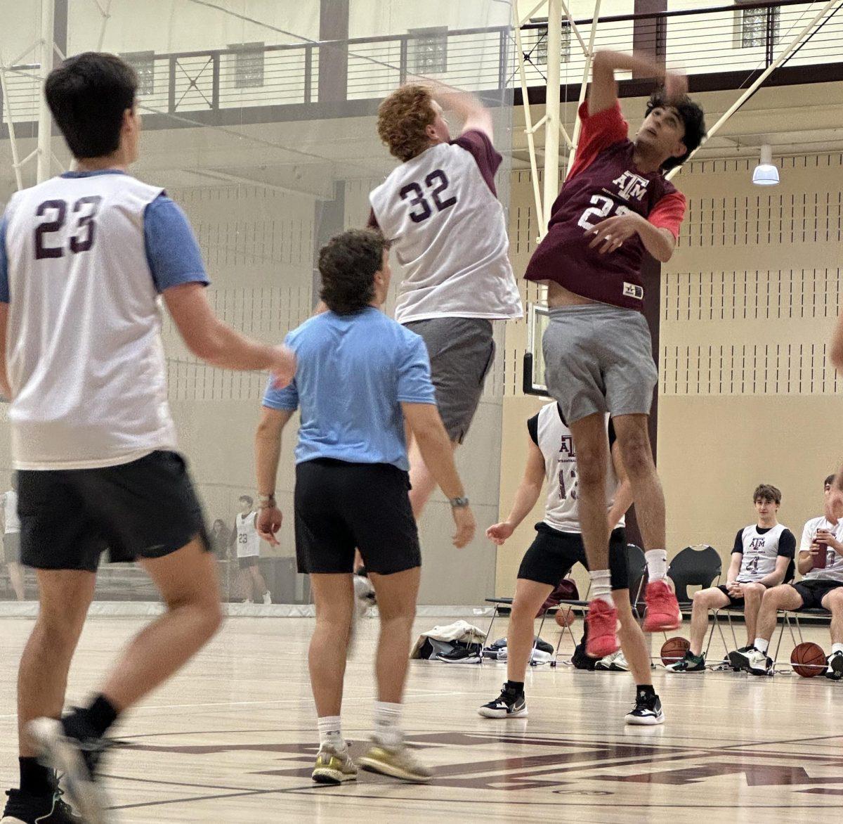 Sophomore Cade Adkison of Loser Bracket Champs at the tipoff for the second game of the recreational basketball season at the Rec Center on Feb. 14. (Photo by Damian Buitron-Adams, JOUR 359 Contributor)