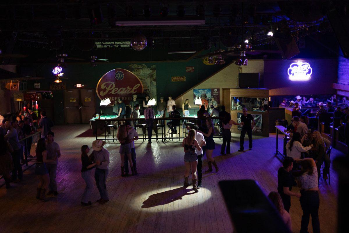 Couples dancing in the lights of the Hurricane Harry's dance floor on March 3, 2024. (Adriano Espinosa/The Battalion)