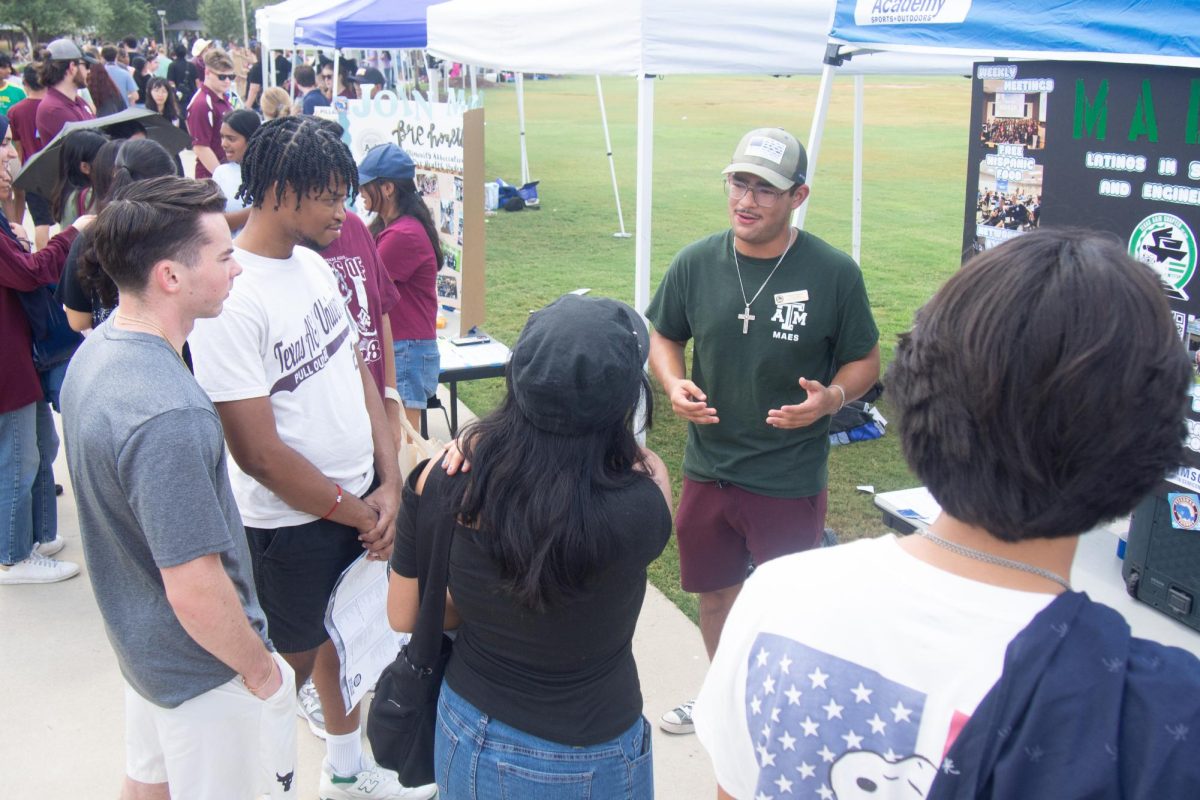 Member of MAES: Latinos in Science and Engineering explains diferent scholarship options on August 25, 2024 at Simpson Drill Field (Fayobami Taiwo/The Battalion)
