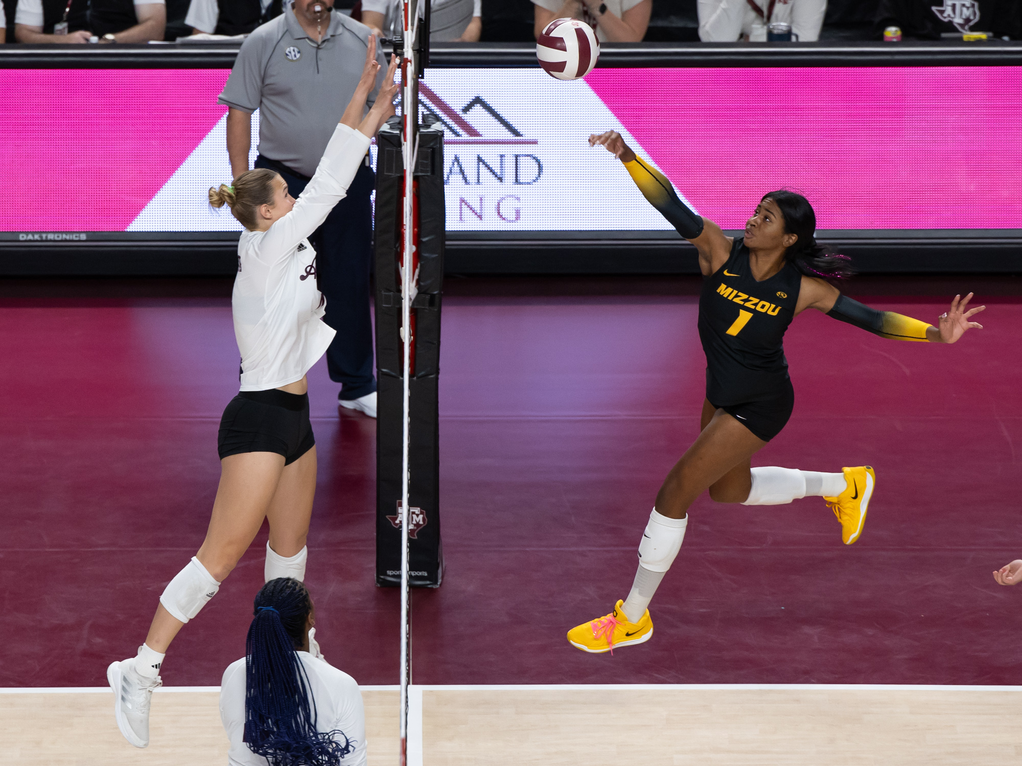 GALLERY: Volleyball vs. Missouri