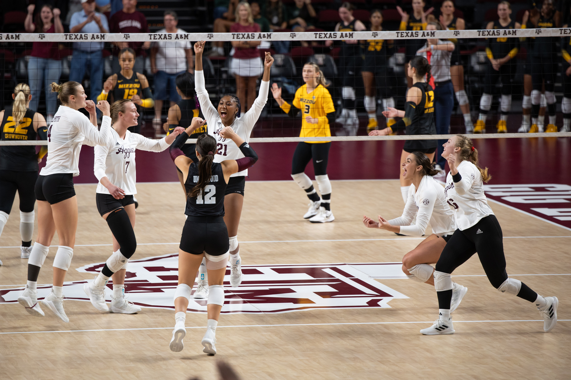 GALLERY: Volleyball vs. Mizzou