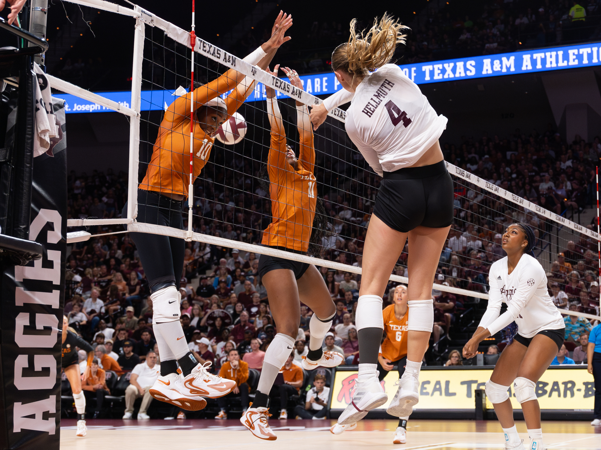 GALLERY: Volleyball vs. Texas