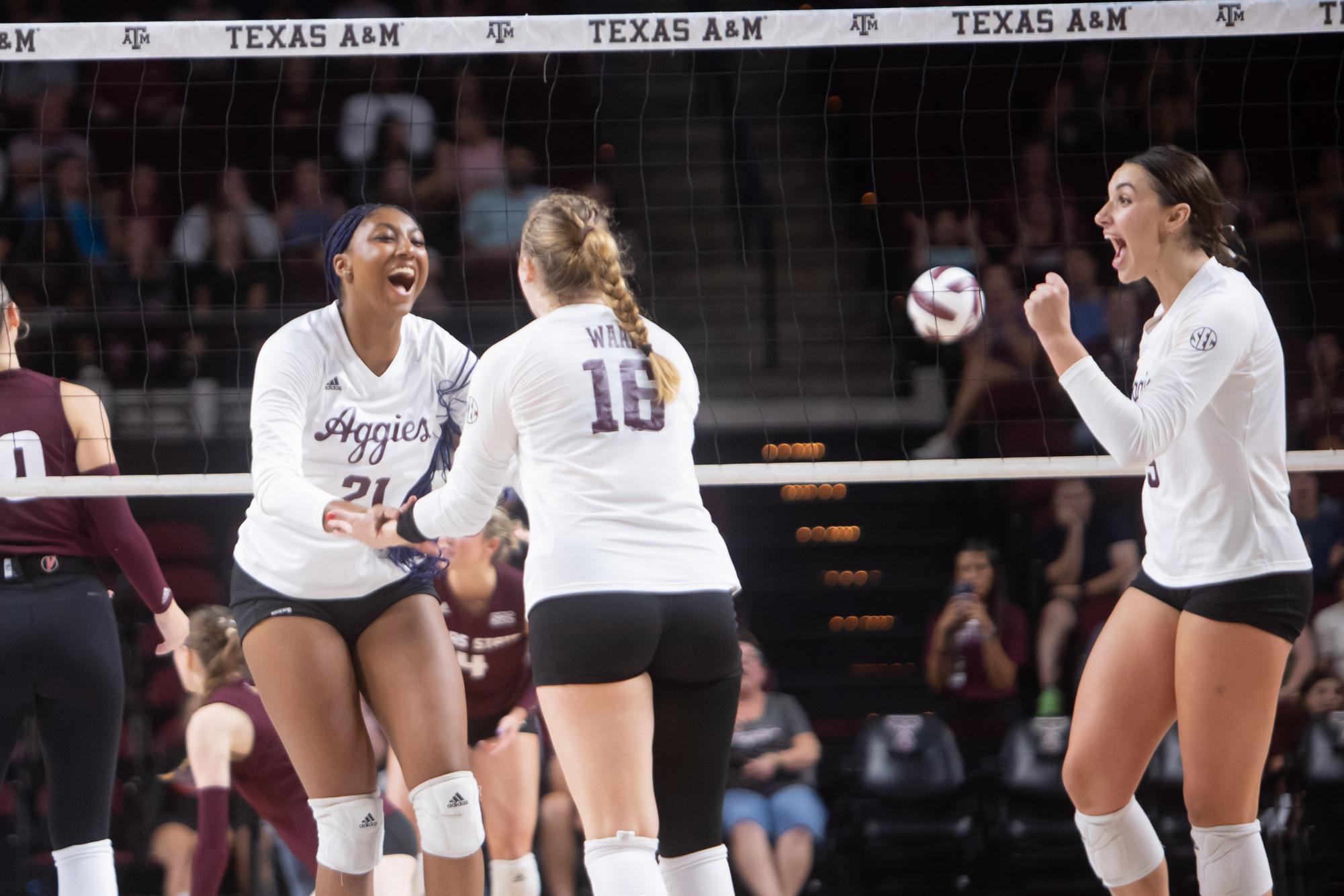 GALLERY: Volleyball vs. Texas State