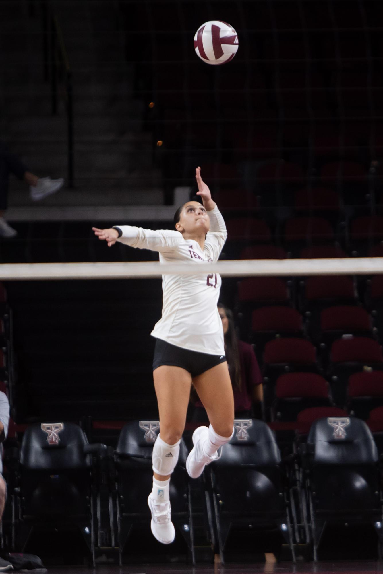 GALLERY: Volleyball vs. Texas State