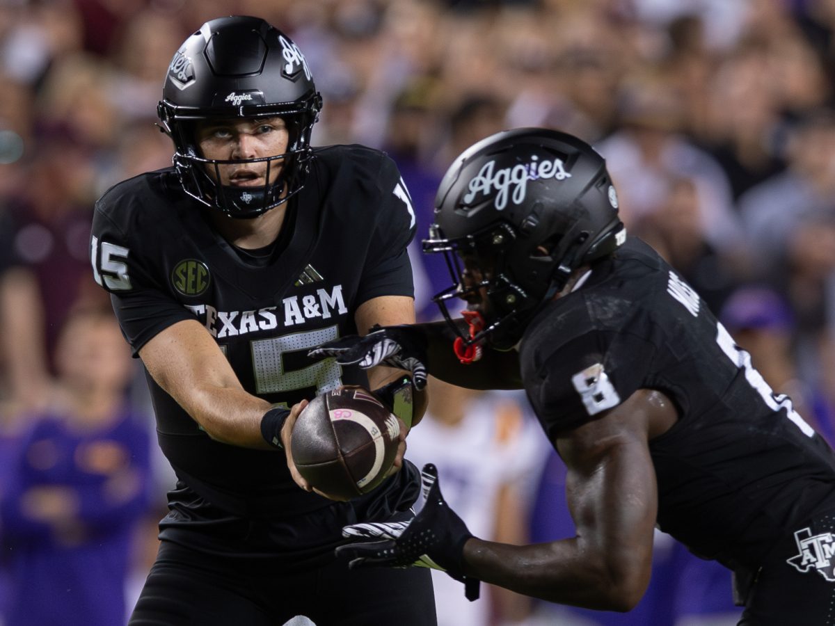 Texas A&amp;M Aggies quarterback Conner Weigman (15) hands the ball to Texas A&amp;M Aggies running back Le'Veon Moss (8) during Texas A&amp;M’s game against LSU at Kyle Field on Saturday, Oct. 26, 2024. (Hannah Harrison/The Battalion)