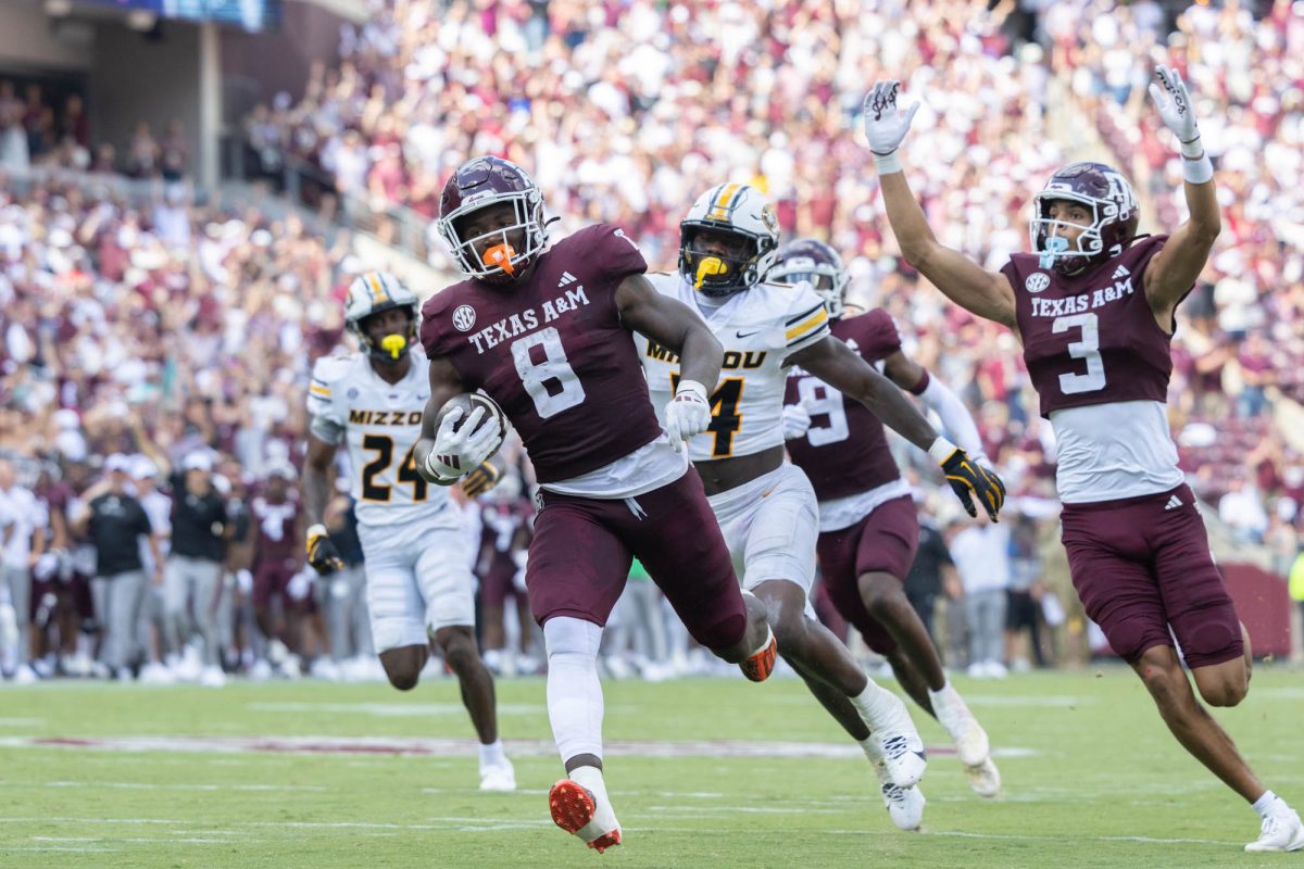 Texas A&amp;M Aggies running back Le'Veon Moss (8) takes the opening play of the second half to the endzone during Texas A&amp;M’s game against Missouri at Kyle Field Saturday, Oct. 5, 2024. (Kelii Horvath/The Battalion)