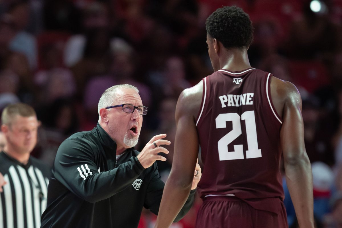 Head coach Buzz Williams talks to Texas A&amp;M Aggies forward Pharrel Payne (21) during Texas A&amp;M’s charity exhibition against Houston at Fertitta Center in Houston, TX on Sunday, Oct. 27, 2024. (Chris Swann/The Battalion)