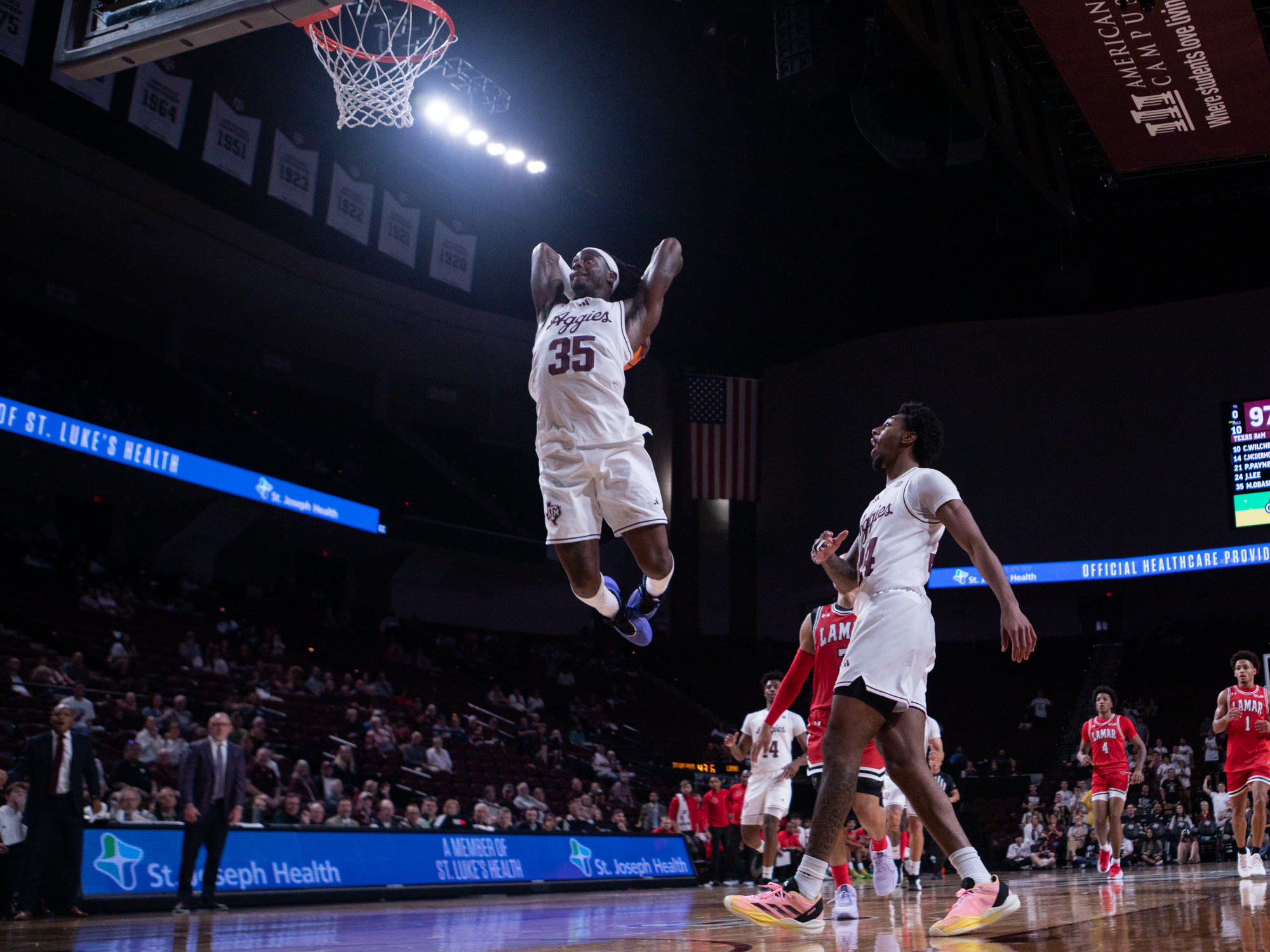 GALLERY: Men's Basketball vs. Lamar