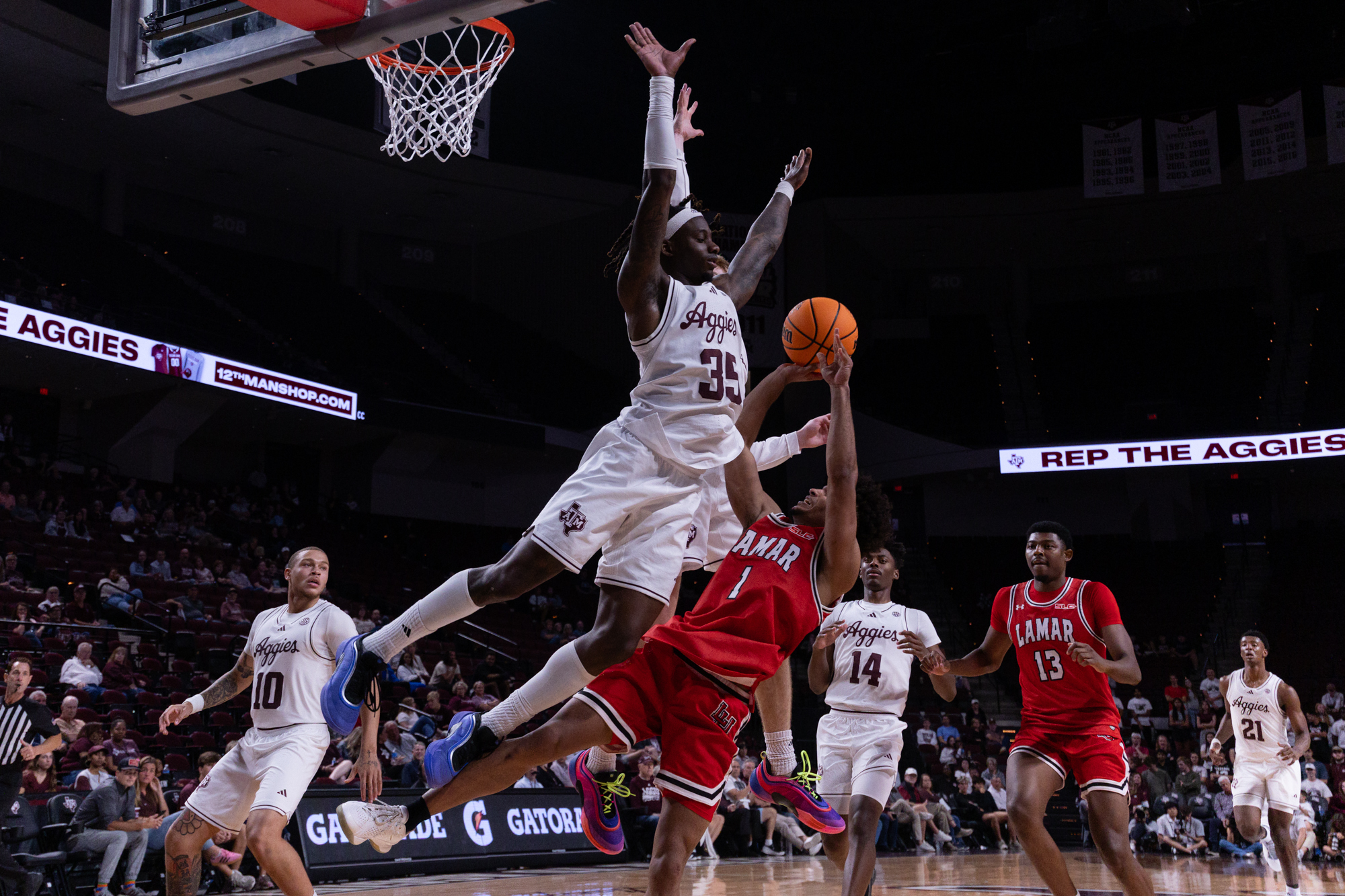 GALLERY: Men's Basketball vs. Lamar