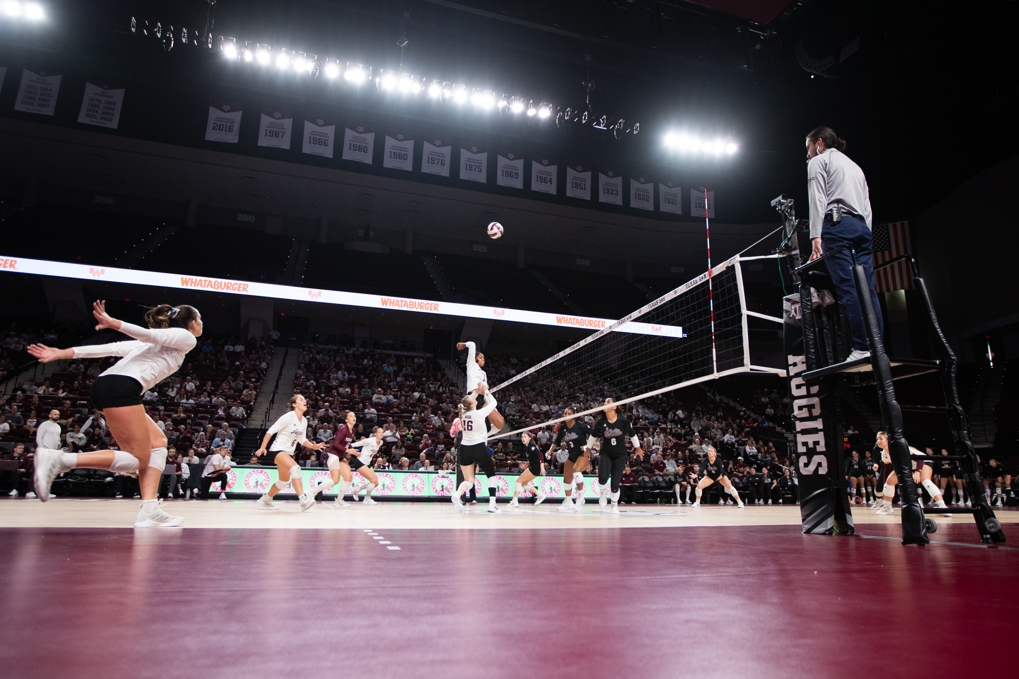 GALLERY: Volleyball vs. Mississippi State